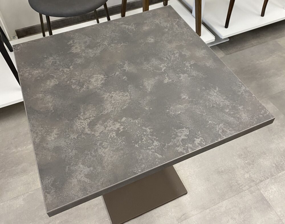 Ripiano Stone Grey disponible in varie misure per i tavoli bar o